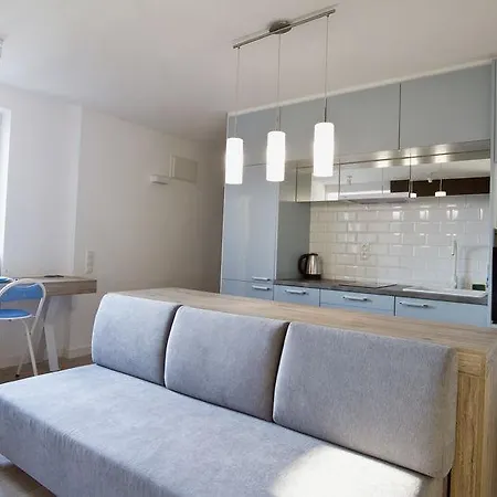 Goodnight Center Apartman *