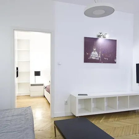 Goodnight Center Apartman